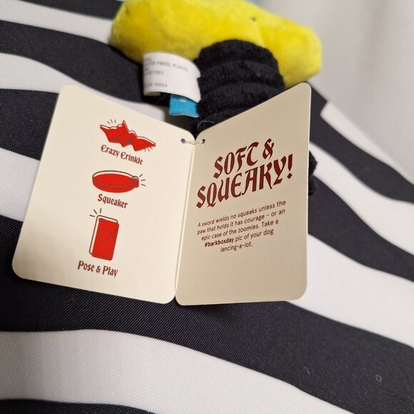 NWT Bark *BarkBOX* - Knights of GnawmoreTheme with 3 Dog Toys S - Picture 12 of 16